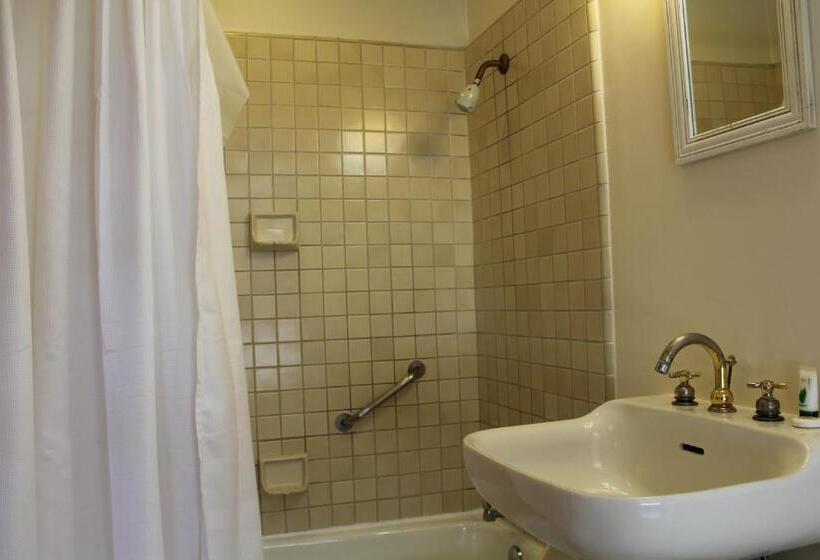 جناح, Pacific Grove Inn