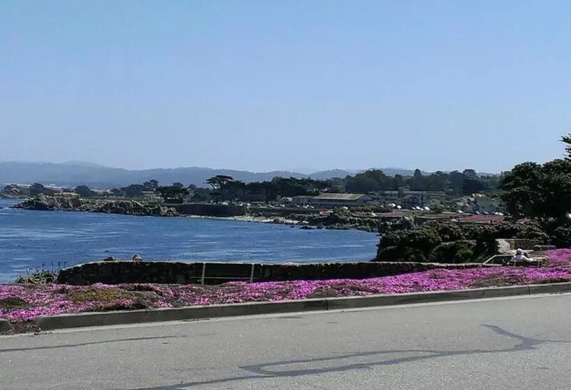 سوییت لوکس, Pacific Grove Inn