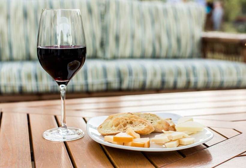 غرفة قياسية, The Pavilion