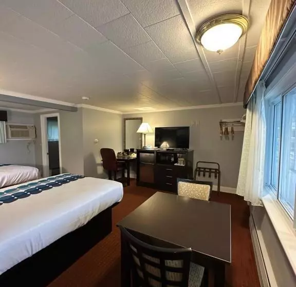 2ダブルベッドのスタンダードルーム, Rodeway Inn Orleans Cape Cod