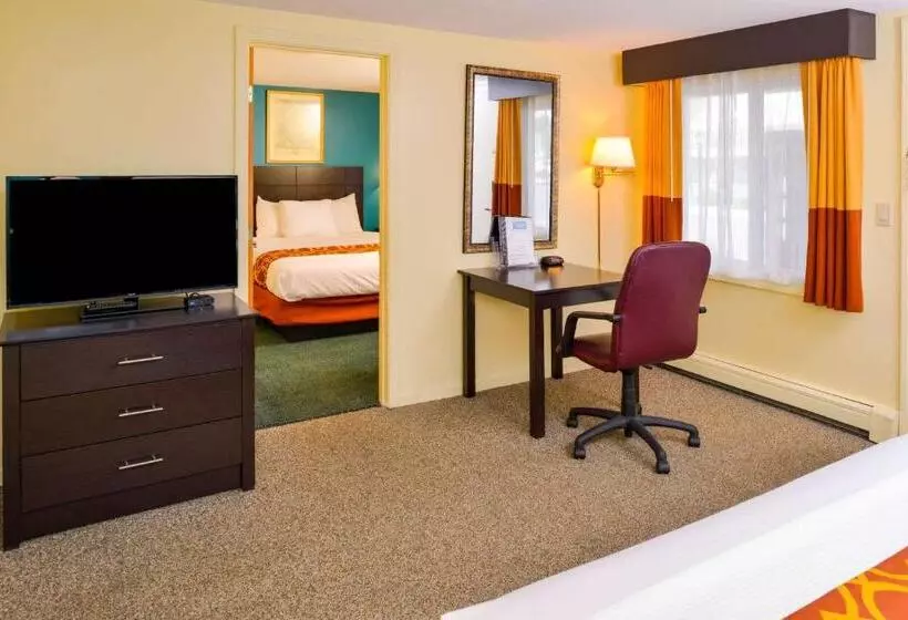 デラックススイート2ベッドルーム, Rodeway Inn Orleans Cape Cod