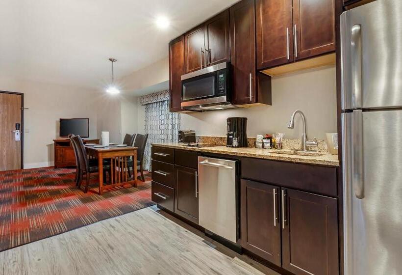 Люкс Deluxe Кровать Кинг, Polynesian Hotel & Suites Wisconsin Dells/lake Delton