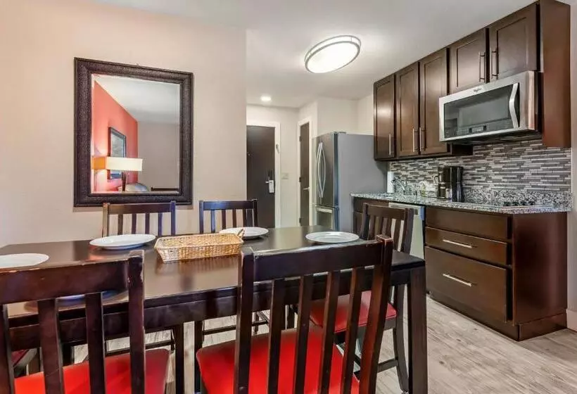 آپارتمان 1 خوابه با چشم‌انداز استخر, Polynesian Hotel & Suites Wisconsin Dells/lake Delton
