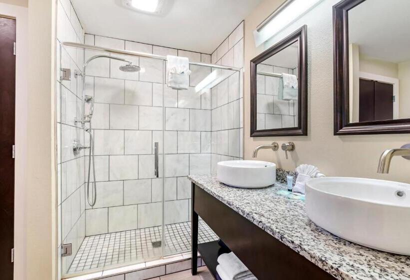 Апартаменты 2 спальни Вид на Бассейн, Polynesian Hotel & Suites Wisconsin Dells/lake Delton