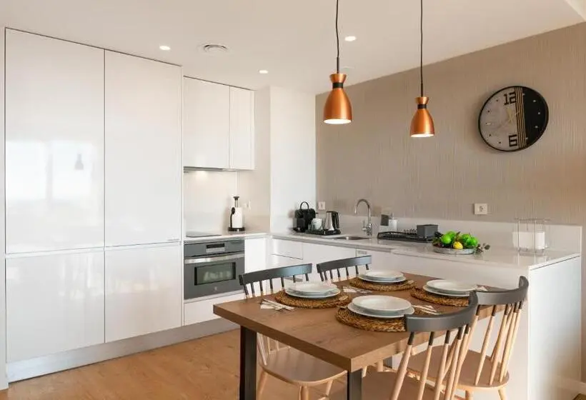 １ベッドルームアパートメント, Ahoy Apartments