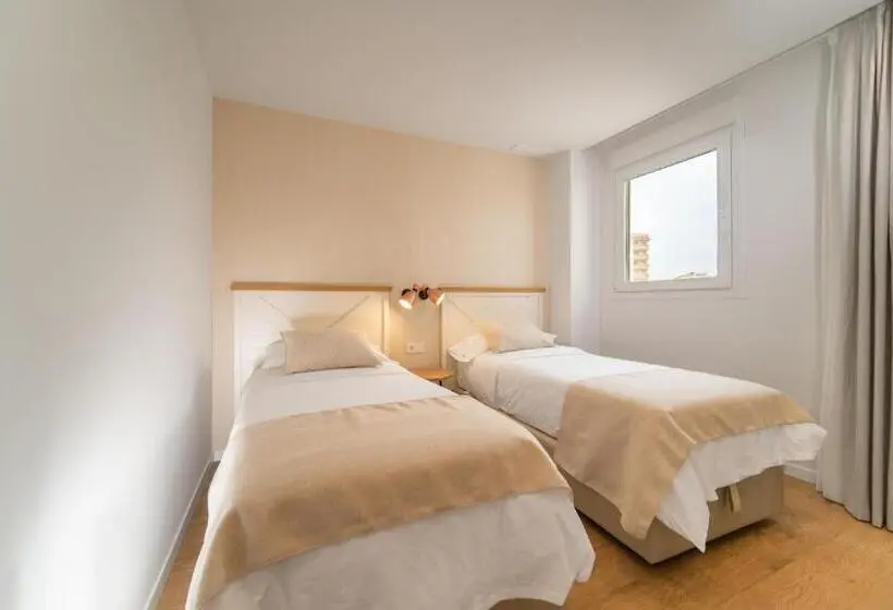 庭の見える１ベッドルームアパートメント, Ahoy Apartments