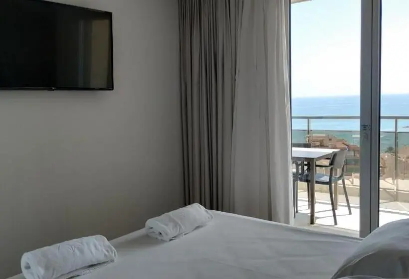 １ベッドルームペントハウスアパート, Ahoy Apartments