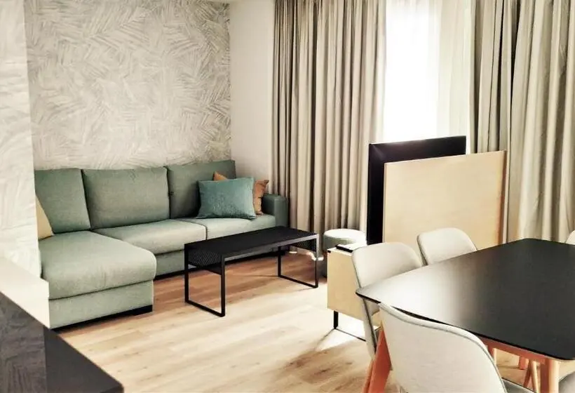１ベッドルームペントハウスアパート, Ahoy Apartments
