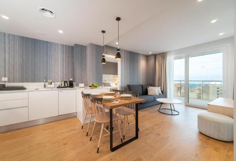 ２ベッドルームアパートメント, Ahoy Apartments