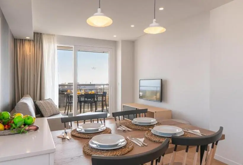 ２ベッドルームアパートメント, Ahoy Apartments