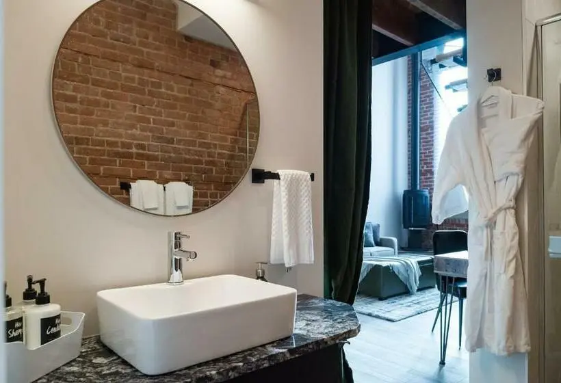 エクゼクティブスイート, 48 King West