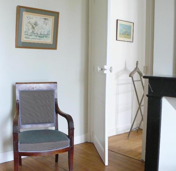 جناح سوبيريور, La Maison De Saumur