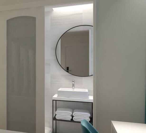 חדר סטנדרט לשלושה, Athenian Montaza