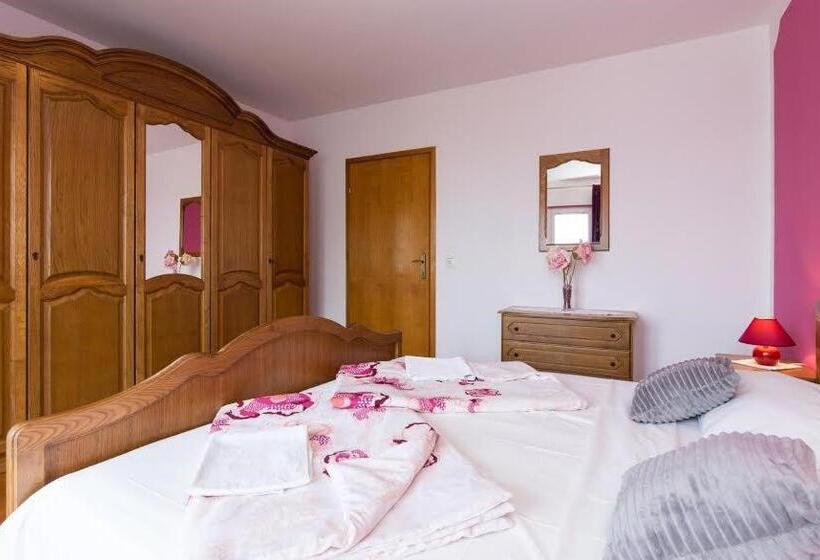 דירת חדר נוף לבריכה, Apartments Bionda