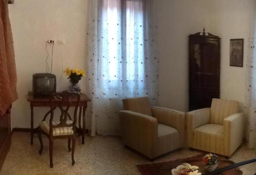 اتاق خانوادگی با سرویس بهداشتی مشترک, B&b Exclusive