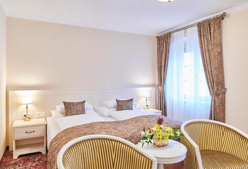 سوییت لوکس, Spa Hotel Centrum