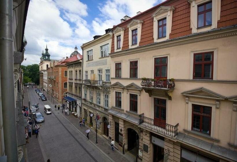 Perhehuone, Pokoje Gościnne św. Anny