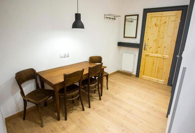 Premium Neljän Hengen Huone, Pokoje Gościnne św. Anny