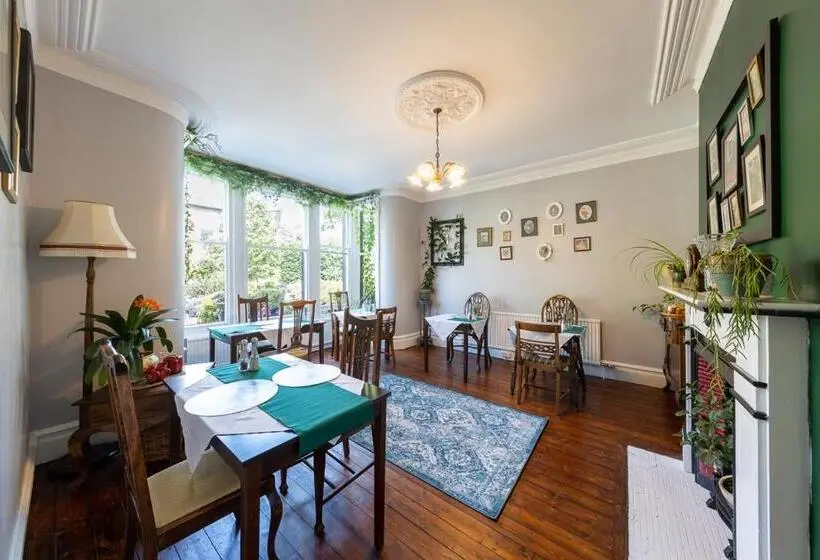 デラックスルーム, Wynnstay House
