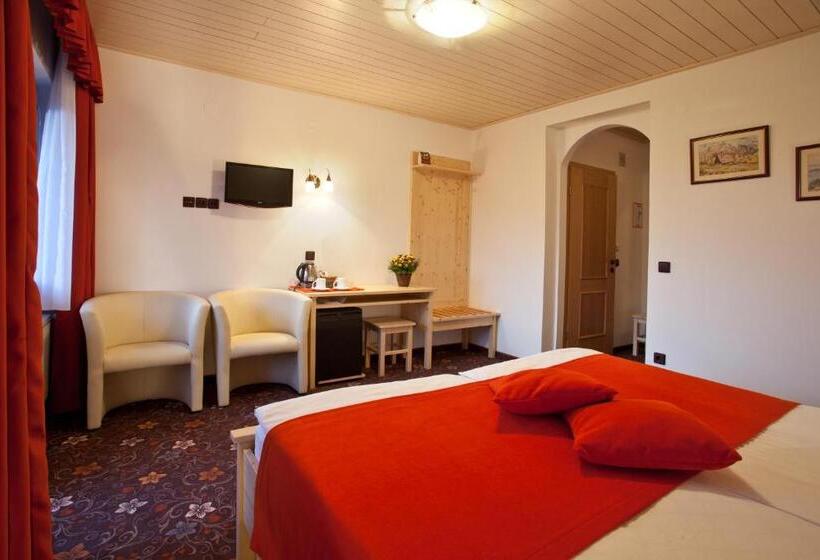 اتاق استاندارد با بالکن, Alp Pension