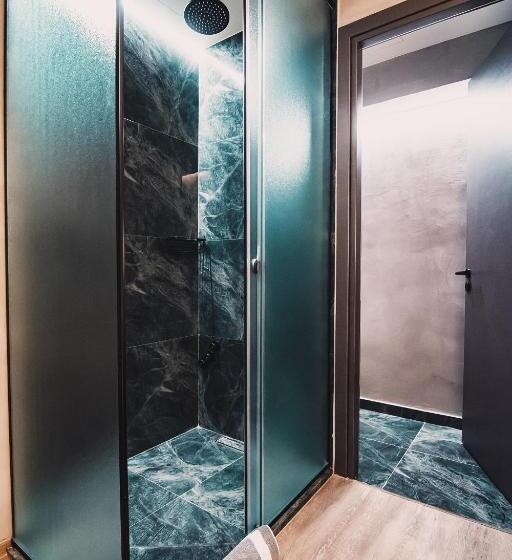 デラックスルーム, Project 3 Urban Chic