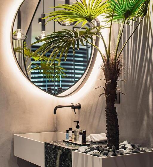 バルコニー付スイート, Project 3 Urban Chic