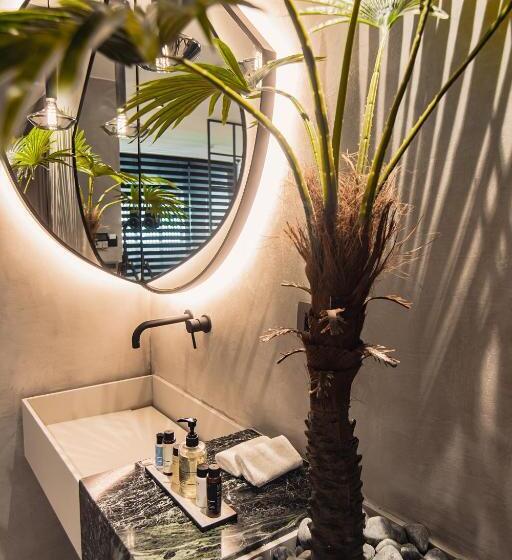 バルコニー付スイート, Project 3 Urban Chic