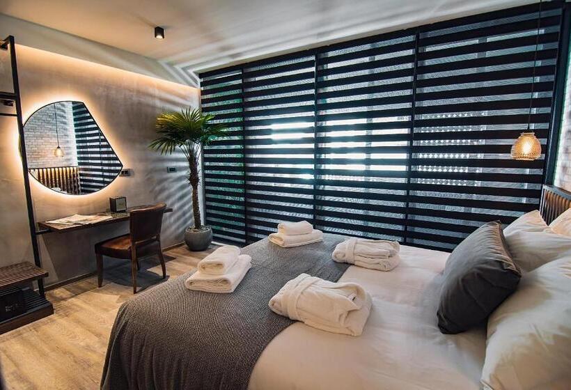 バルコニー付スイート, Project 3 Urban Chic