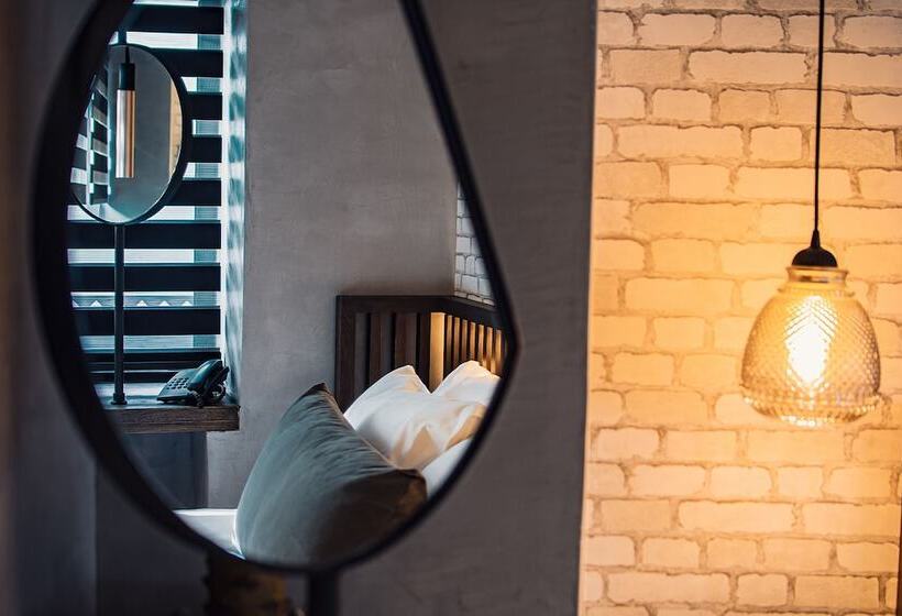 デラックスルーム, Project 3 Urban Chic