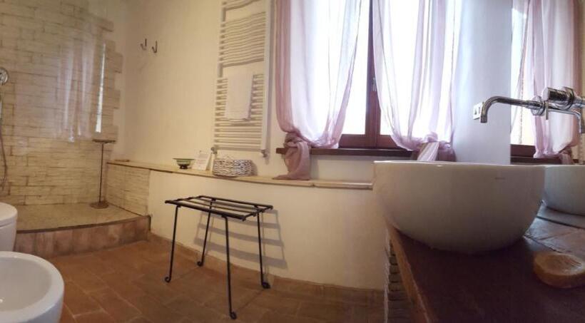 디럭스 룸 킹사이즈 침대, Torre Della Botonta