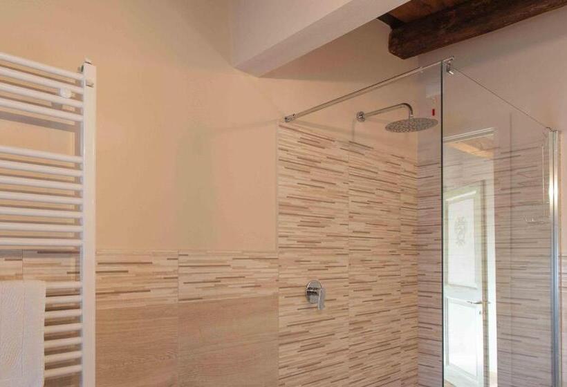 디럭스 룸 킹사이즈 침대, Torre Della Botonta