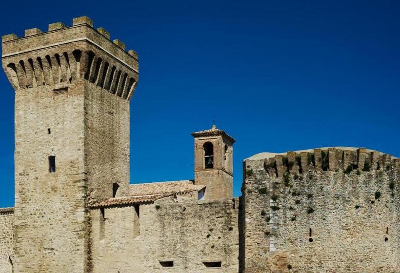 اتاق لوکس با تخت بزرگ, Torre Della Botonta