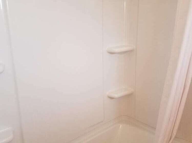 غرفة قياسية, Raine Motel