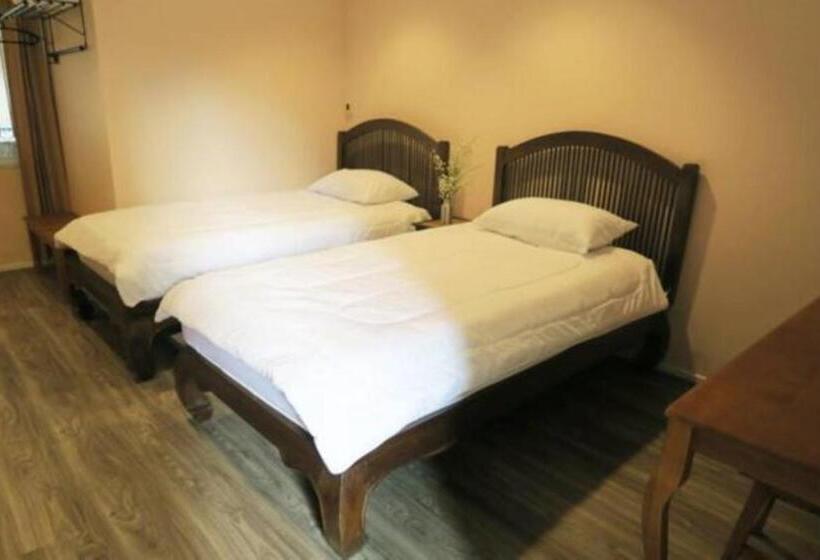 اتاق لوکس, The Grand Palace Hostel