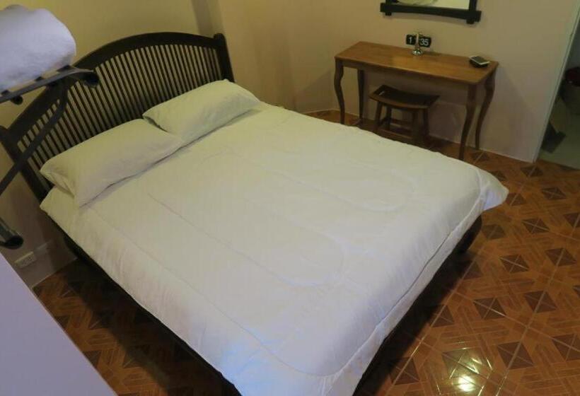 اتاق لوکس یک تخته, The Grand Palace Hostel