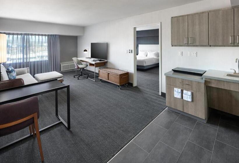 带大床的标准间, Courtyard Shelton