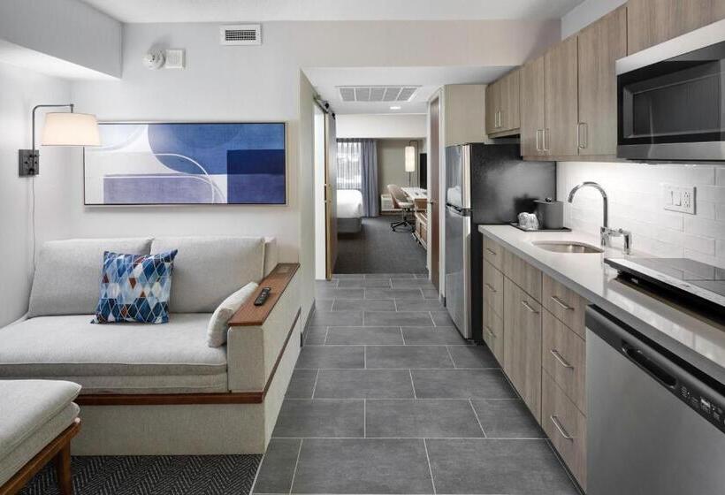 带大床的套房, Courtyard Shelton