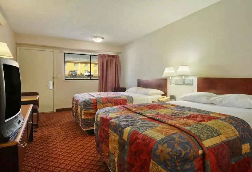 ２ダブルベッドのスタンダードルーム, Days Inn By Wyndham Overland Park/metcalf/convention Center