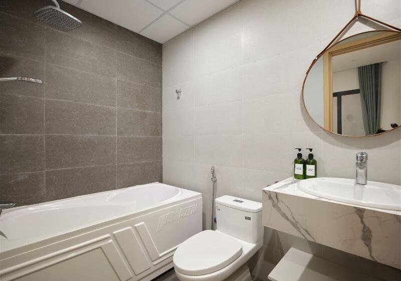 带特大床的标准间, Radisson Hotel & Conference Center Rockford