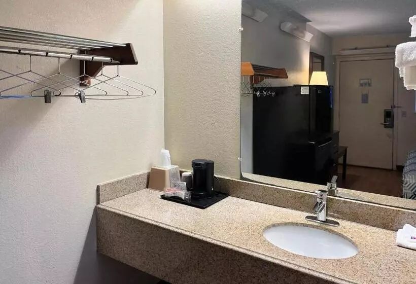 キングサイズベッドのスタンダードルーム, Studio 6 Suites Shreveport, La Industrial Loop