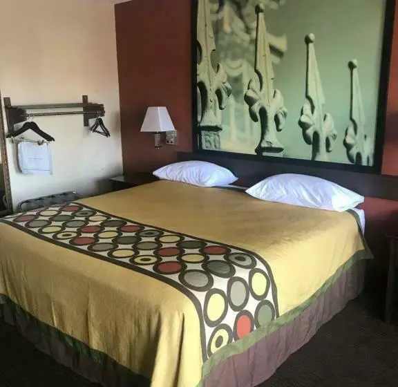 اتاق استاندارد با تخت بزرگ برای معلولان, Super 8 By Wyndham Monroe