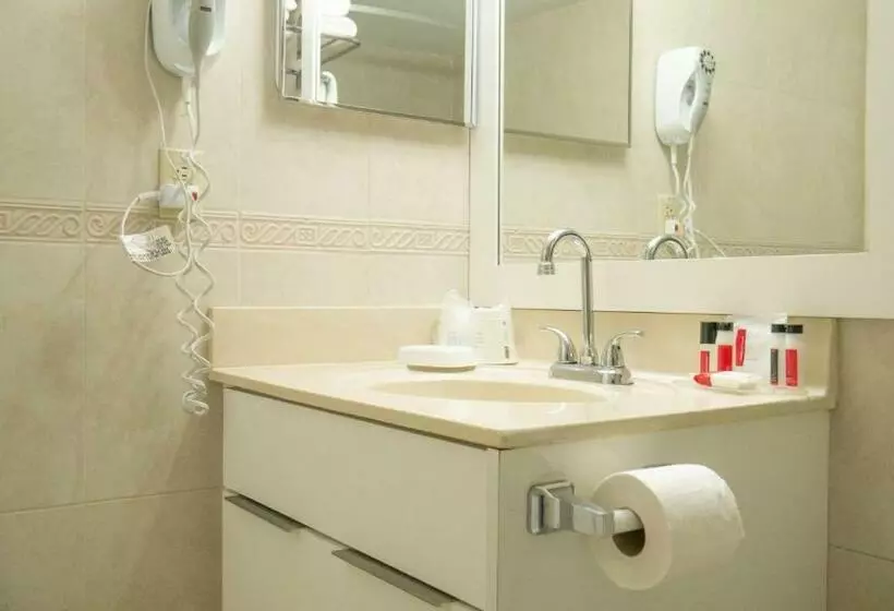 اتاق لوکس با چشم‌انداز شهر, Ramada Plaza By Wyndham Marco Polo Beach Resort