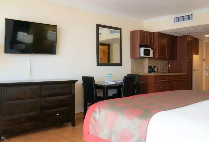 اتاق استاندارد با تخت بزرگ, Ramada Plaza By Wyndham Marco Polo Beach Resort