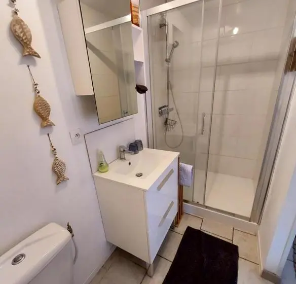スタンダードルーム, La Taverne