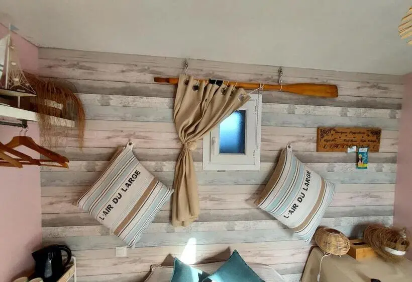 スタンダードルーム, La Taverne