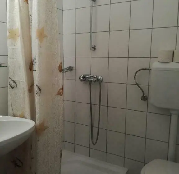 スタンダード４人部屋, Tihany Község önkormányzat   Ifjúsági Szállás