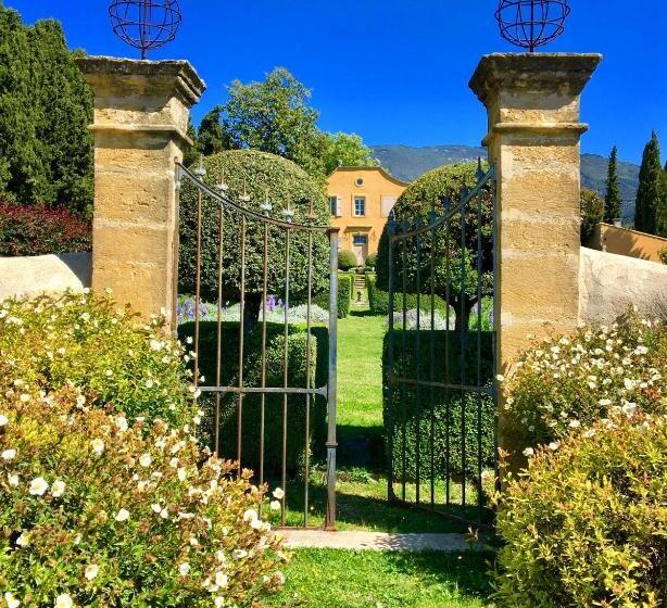 جناح جونيور, Le Pavillon De Galon