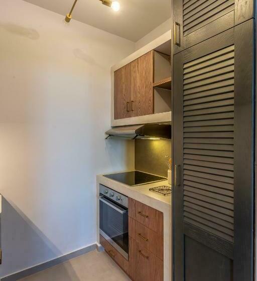 带海景的复工套房, Camara Suites