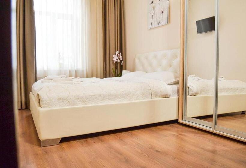 Standard room with outdoor bath, Centrroomkiev