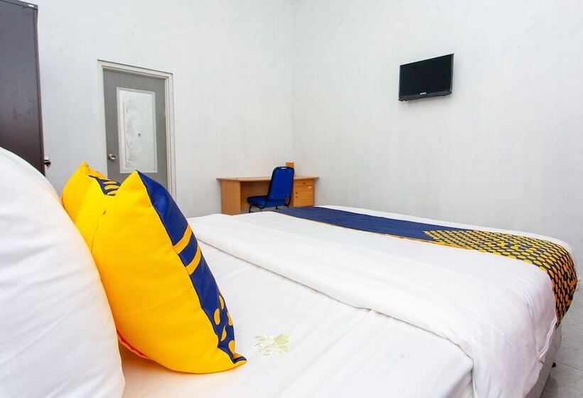 Номер Стандарт, Spot On 2830 Azka Guest House Syariah